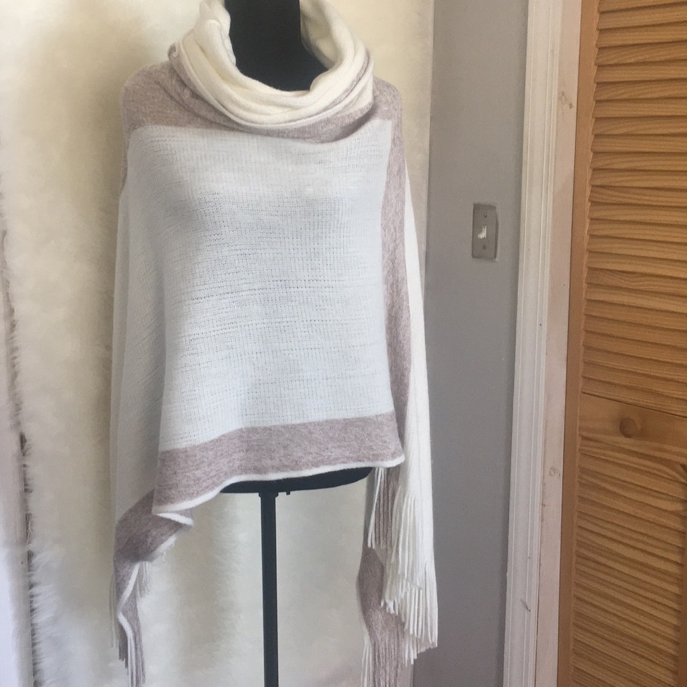 Poncho - Picture 3 of 3